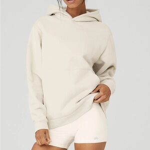 Alo Yoga Renown Heavy Weight Hoodie Sweatshirt in Bone